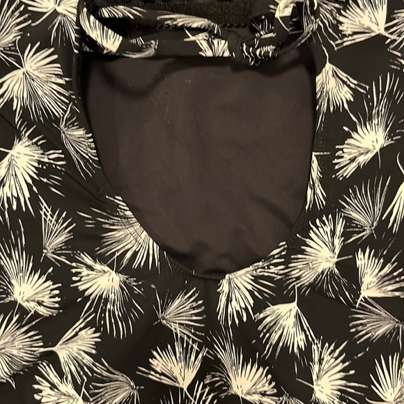 La Blanca Petal Pusher One-Piece Women's - Picture 7 of 13